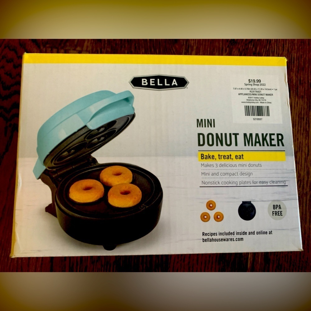 Bella Mini Donut Maker, NWT, Makes 4 Doughnuts